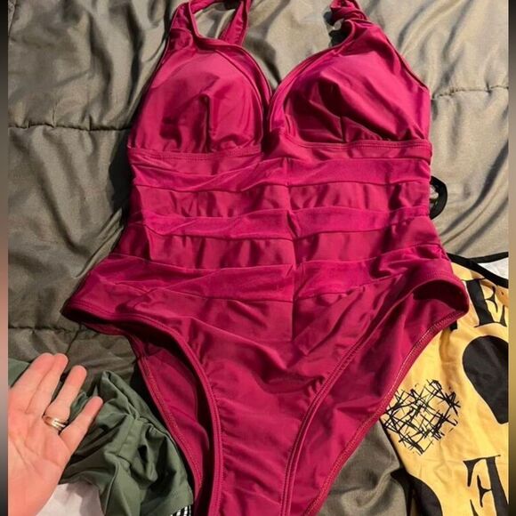 Barbiecore Magenta Plus Size Chest DD Contrast Trim One Piece Swimsuit - Picture 16 of 16